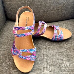 BRAND NEW TROTTERS Sandals - Sz 9.5
